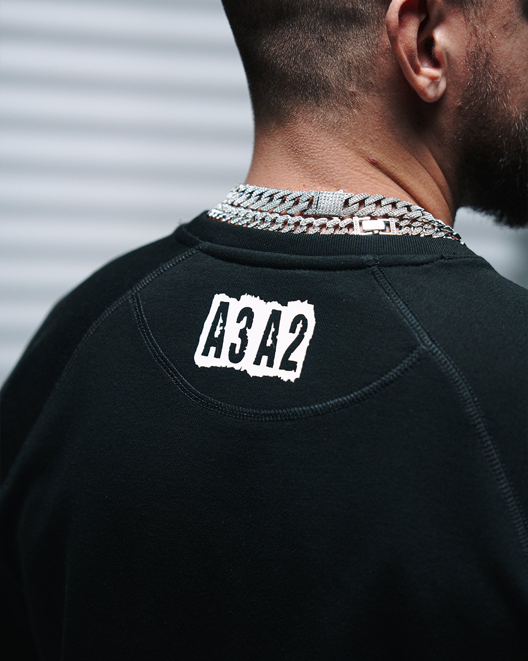 JH · BLACK · Crewneck - 10