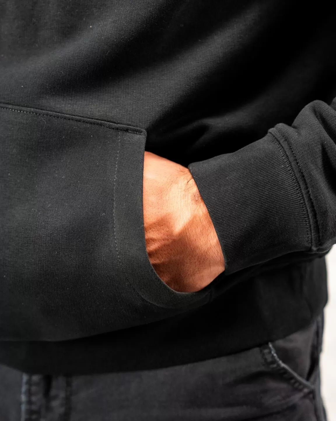 CASUALS - 2BRO - HOODIE - BLACK